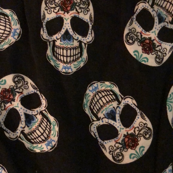 BUNDLE! 3 pairs of pattern leggings - Picture 3 of 4